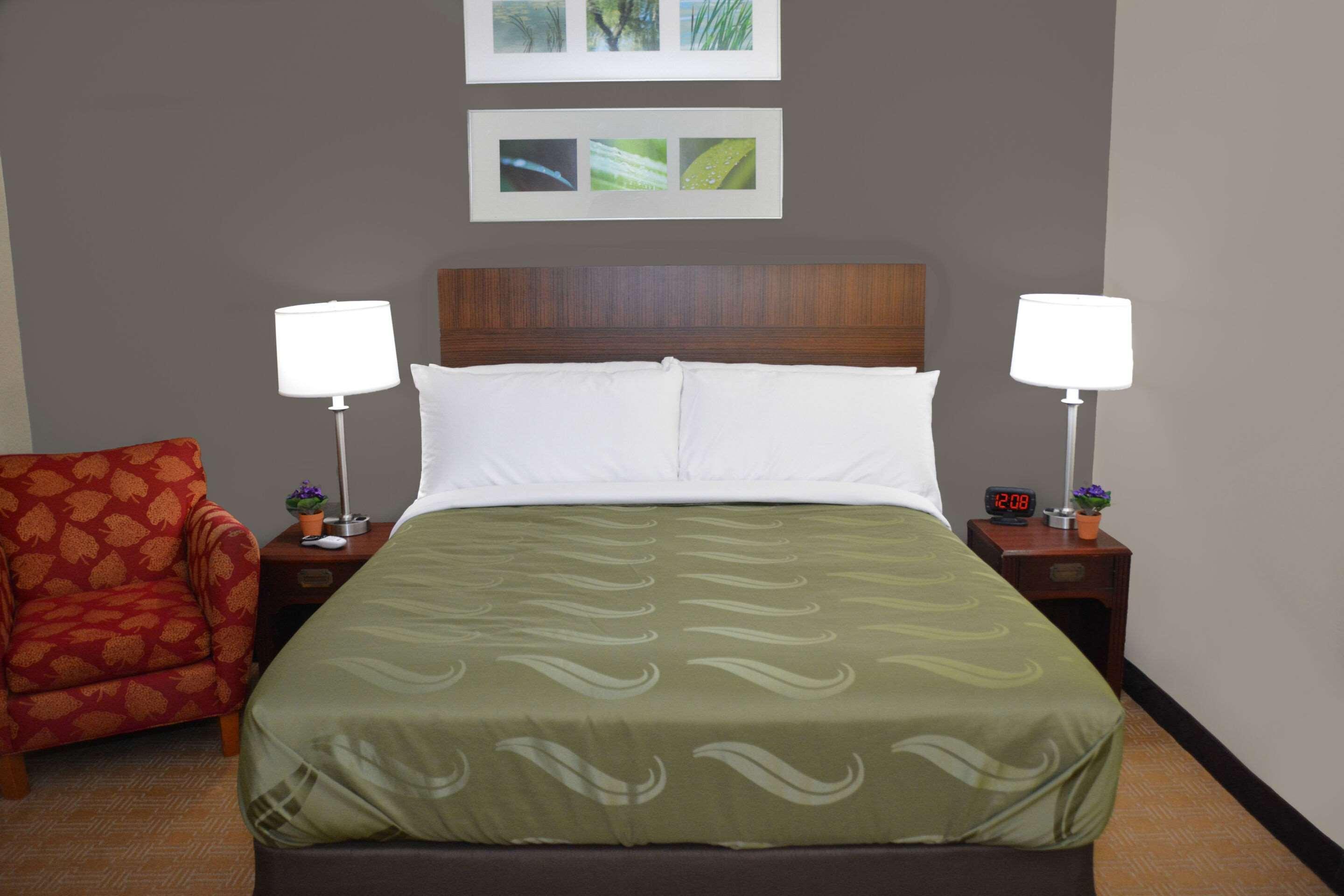 Quality Inn & Suites Дублин Экстерьер фото